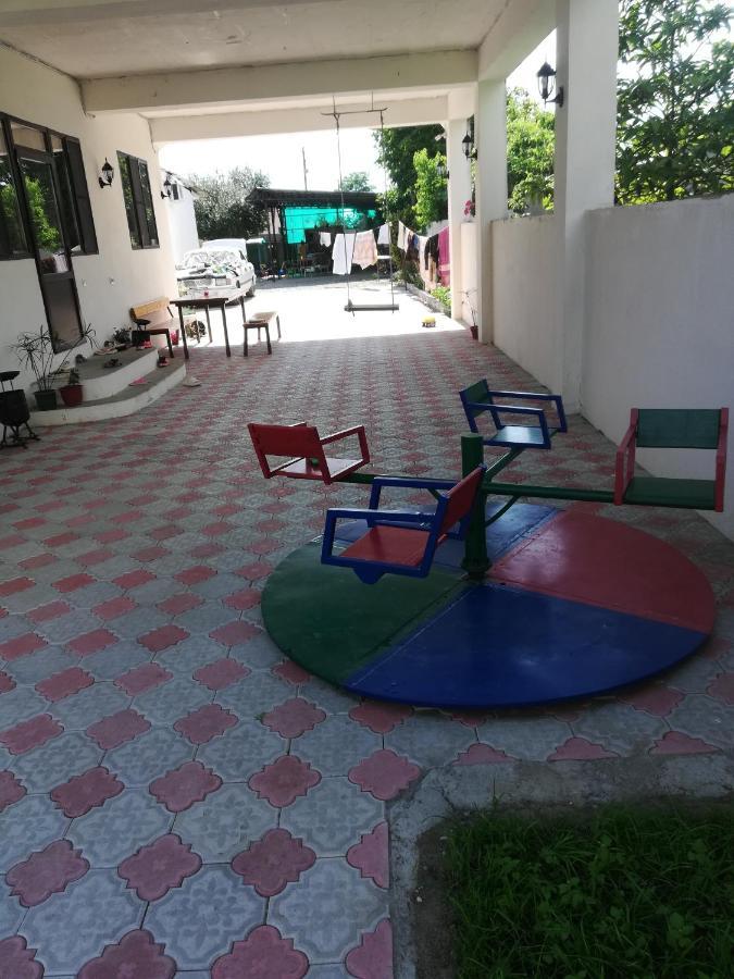 Домик Для Семьи Alakhadze Bagian luar foto